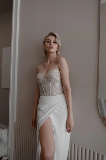 Olivia Bottega Madonna #14 frontface vertical cropped thumbnail