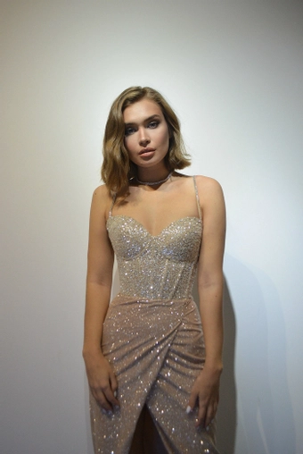 Olivia Bottega Madonna #15 frontface vertical cropped thumbnail