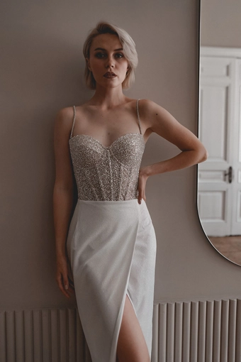 Olivia Bottega Madonna #16 frontface vertical cropped thumbnail