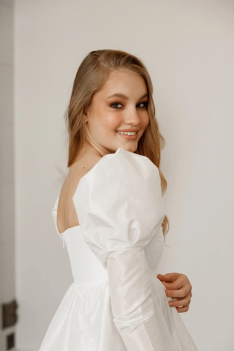 Olivia Bottega Mariell #10 backface vertical cropped thumbnail