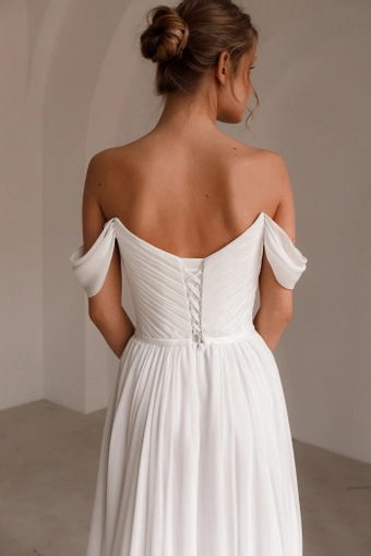 Olivia Bottega Marit #13 backface vertical cropped thumbnail