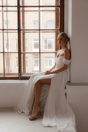 Olivia Bottega Marit #2 frontface vertical thumbnail