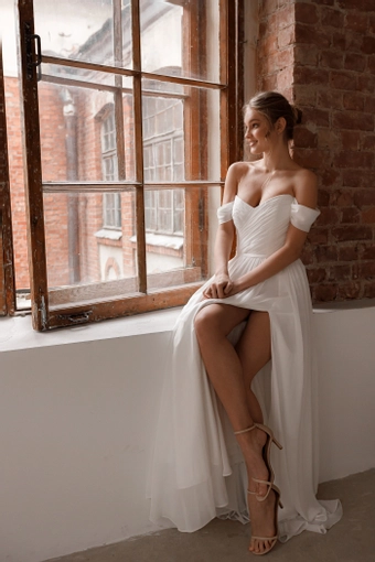 Olivia Bottega Marit #4 frontface vertical thumbnail