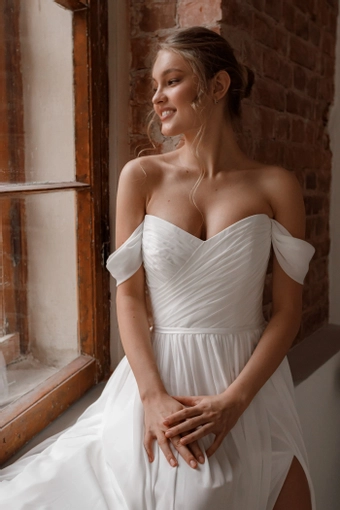 Olivia Bottega Marit #7 frontface vertical cropped thumbnail