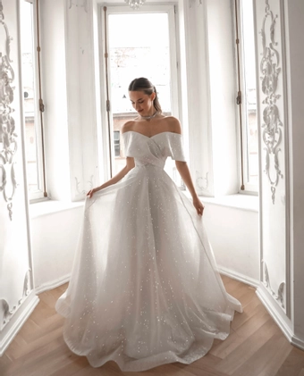 Olivia Bottega Melanie #4 frontface vertical thumbnail