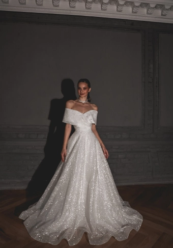 Olivia Bottega Melanie #6 frontface vertical thumbnail