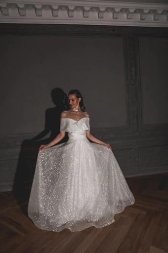 Olivia Bottega Melanie #5 frontface vertical thumbnail