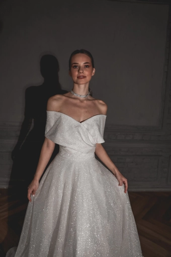 Olivia Bottega Melanie #10 frontface vertical cropped thumbnail