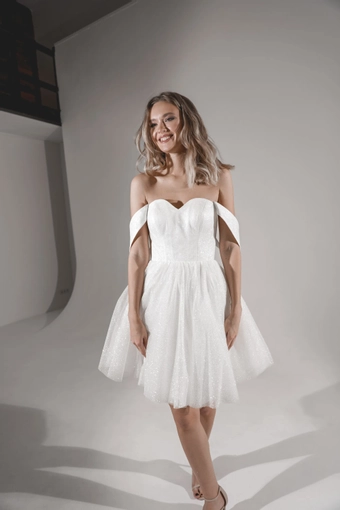 Olivia Bottega Milana #8 frontface vertical thumbnail