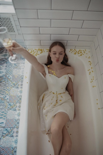 Olivia Bottega Milana #17 frontface vertical cropped thumbnail