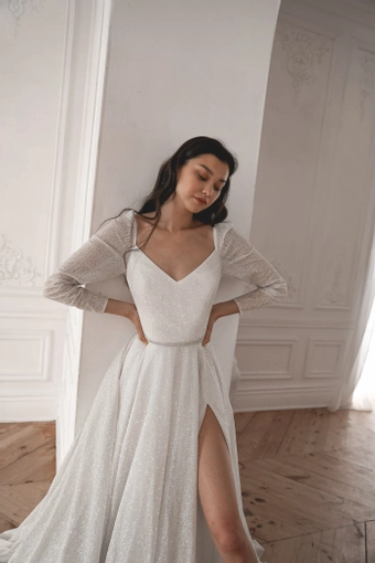 Olivia Bottega Miranda #21 frontface vertical cropped thumbnail