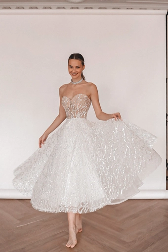 Olivia Bottega Monro #8 frontface vertical thumbnail