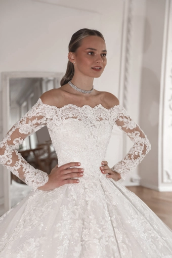 Olivia Bottega Nuria #8 frontface vertical cropped thumbnail