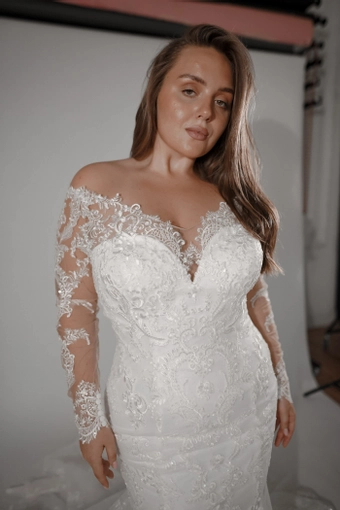 Olivia Bottega OB7962 #17 frontface vertical cropped thumbnail