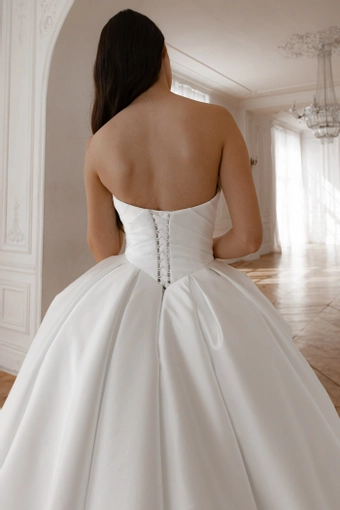 Oceania Olivia Bottega #29 backface vertical cropped thumbnail