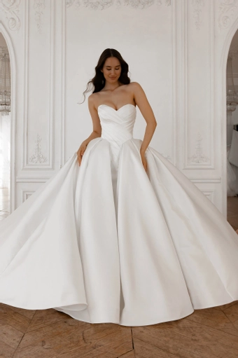 Oceania Olivia Bottega #8 frontface vertical thumbnail