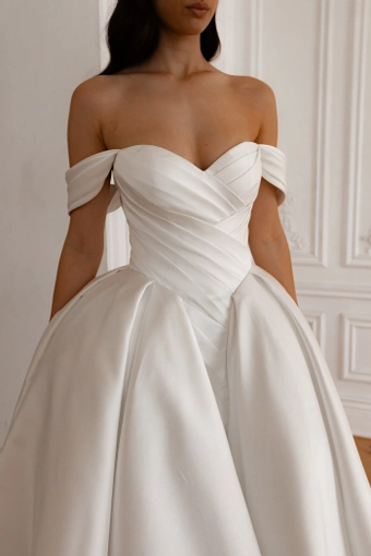 Oceania Olivia Bottega #25 frontface vertical cropped thumbnail