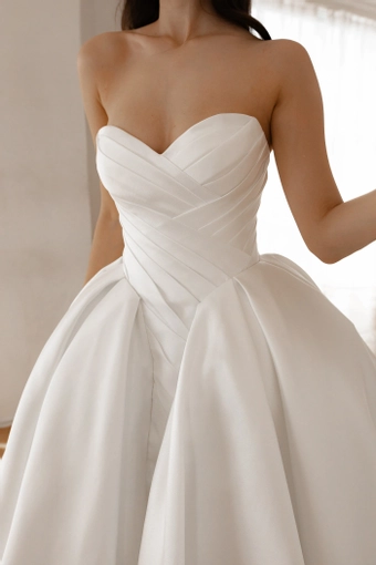 Oceania Olivia Bottega #24 frontface vertical cropped thumbnail