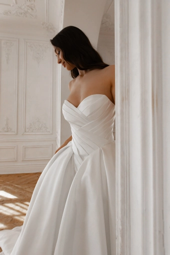 Oceania Olivia Bottega #23 frontface vertical cropped thumbnail