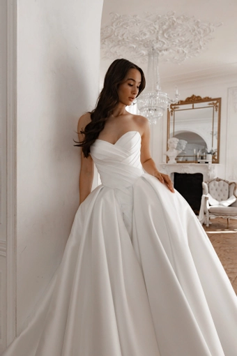 Oceania Olivia Bottega #28 frontface vertical cropped thumbnail