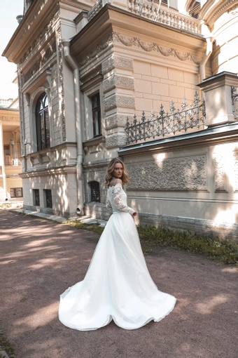 Olivia Bottega Olies #16 backface vertical thumbnail