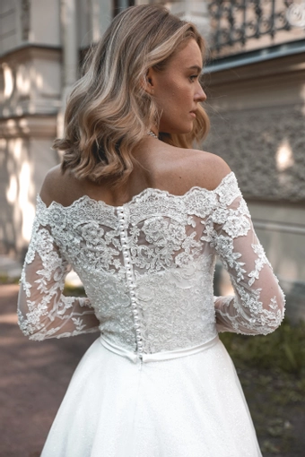 Olivia Bottega Olies #26 backface vertical cropped thumbnail