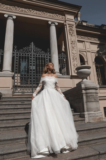 Olivia Bottega Olies #8 frontface vertical thumbnail