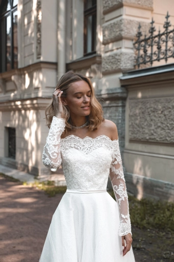 Olivia Bottega Olies #22 frontface vertical cropped thumbnail