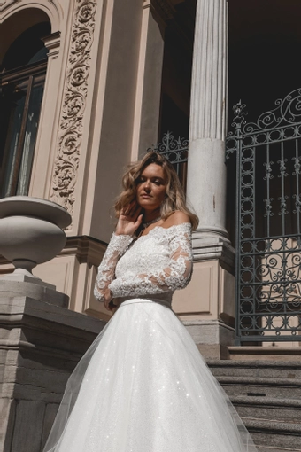 Olivia Bottega Olies #24 frontface vertical cropped thumbnail