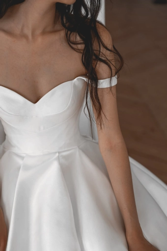 Olivia Bottega Priscilla #32 frontface vertical cropped thumbnail