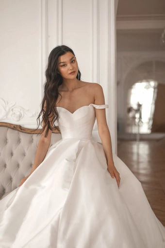 Olivia Bottega Priscilla #33 frontface vertical cropped thumbnail