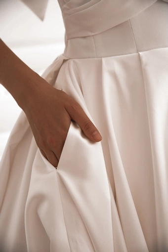 Olivia Bottega Protea #4 frontface vertical cropped thumbnail