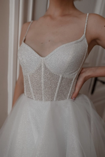 Olivia Bottega Rakel #22 frontface vertical cropped thumbnail