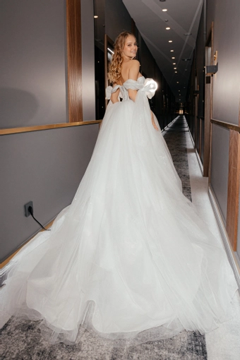 Olivia Bottega Romanica #6 backface vertical thumbnail