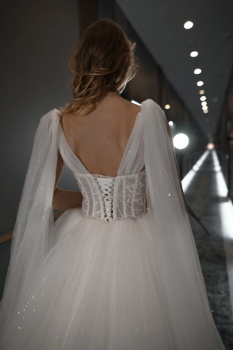 Olivia Bottega Romanica #28 backface vertical cropped thumbnail