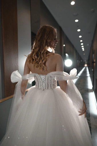 Olivia Bottega Romanica #27 backface vertical cropped thumbnail