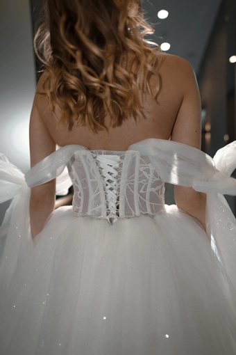 Olivia Bottega Romanica #26 backface vertical cropped thumbnail