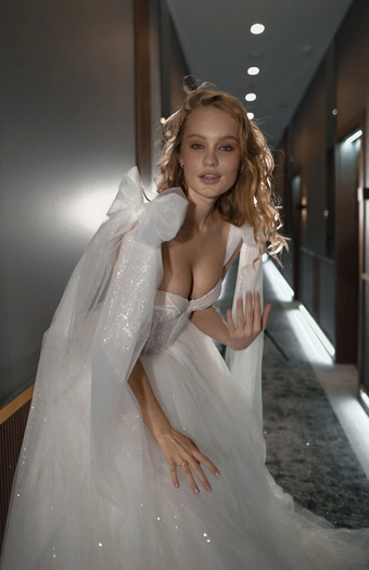 Olivia Bottega Romanica #15 frontface vertical cropped thumbnail