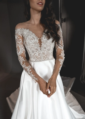 Olivia Bottega Samantha #12 frontface vertical cropped thumbnail