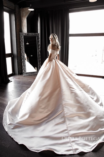 Olivia Bottega Seiliny #7 backface vertical thumbnail