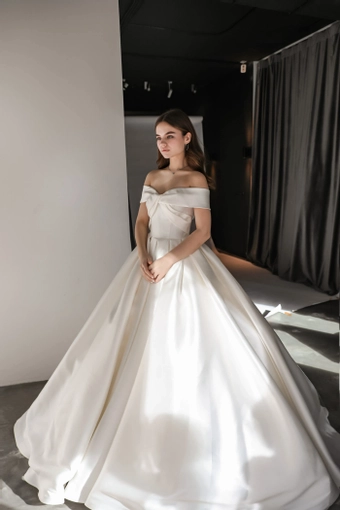 Olivia Bottega Seiliny #1 frontface vertical thumbnail