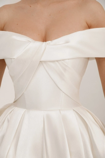 Olivia Bottega Seiliny #14 frontface vertical cropped thumbnail