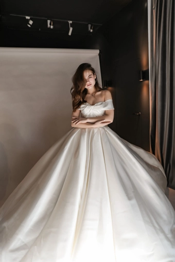 Olivia Bottega Seiliny #13 frontface vertical cropped thumbnail