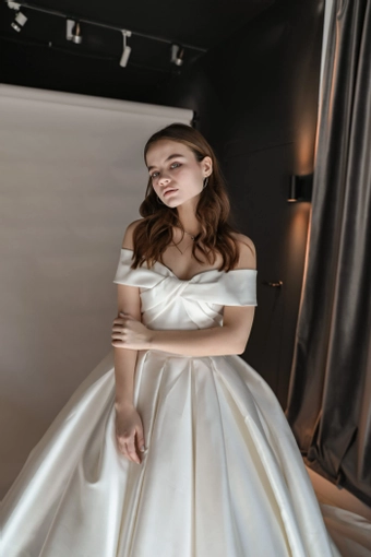 Olivia Bottega Seiliny #16 frontface vertical cropped thumbnail