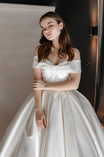 Olivia Bottega Seiliny #11 frontface vertical cropped thumbnail