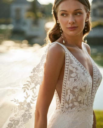 Rosa Clara Style #8A25 #4 frontface vertical cropped thumbnail