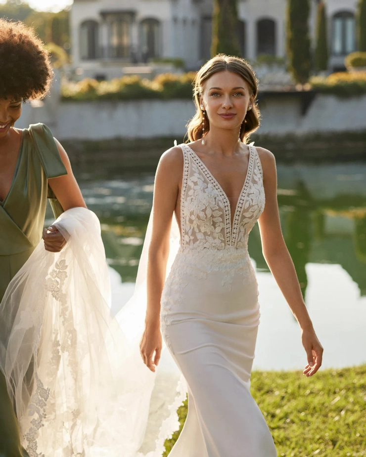 Rosa Clara Style #8A25 #6 frontface vertical cropped picture