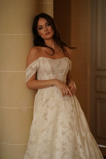 Selestia S10187 #3 frontface vertical cropped thumbnail