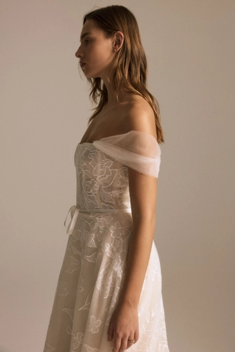 Nouvelle Amsale #Calypso #9 frontface vertical cropped thumbnail