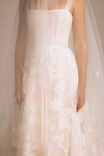 Nouvelle Amsale #Calypso Veil #7 frontface vertical cropped thumbnail